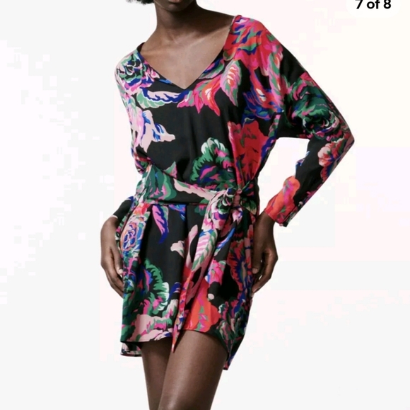 Zara XS Floral Mini Dress Vneck Beautiful Fabric Belt Like New - Picture 3 of 5